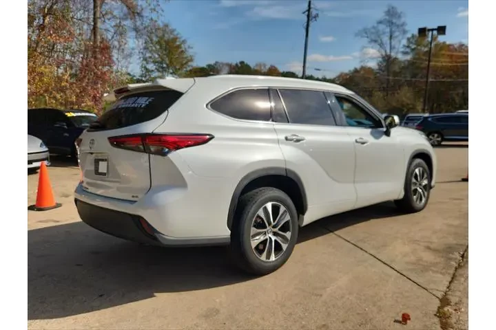 $32500 : Toyota Highlander 2022 XLE 4 image 7