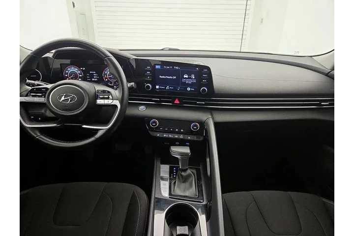 $18998 : Hyundai ELANTRA 2022 SEL 4dr image 9