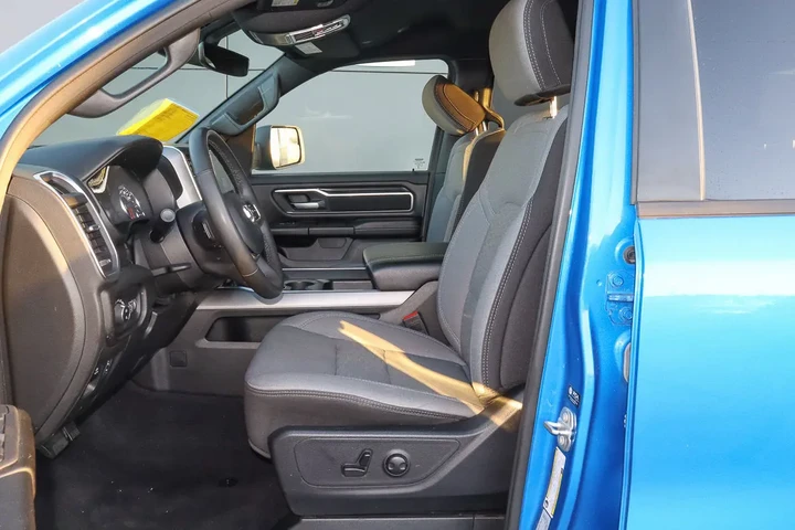 $38988 : 2025 1500 Big Horn 4x4 Crew C image 7