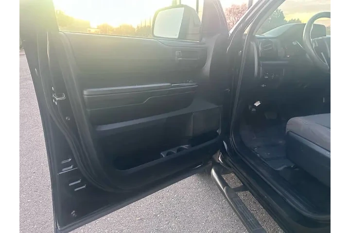 $19995 : 2017 Tundra SR image 10