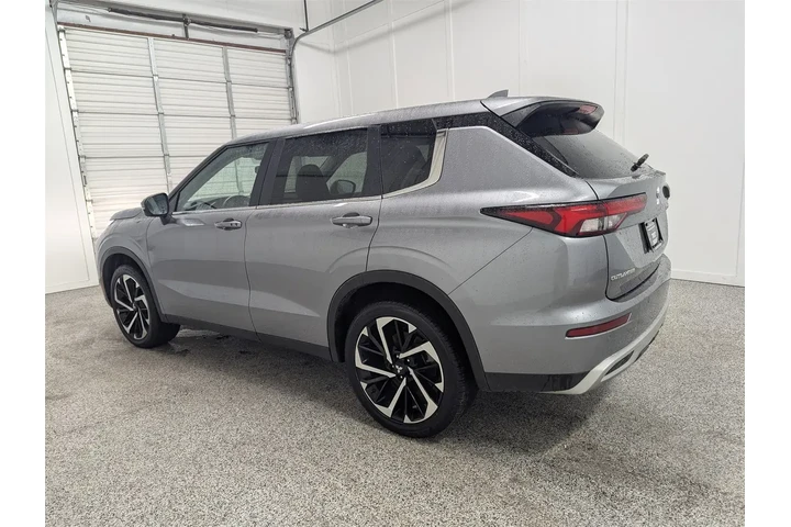 $24797 : Mitsubishi Outlander 2024 AW image 4