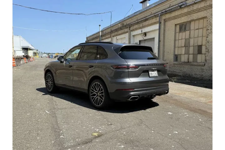 $33988 : 2019 Cayenne image 8
