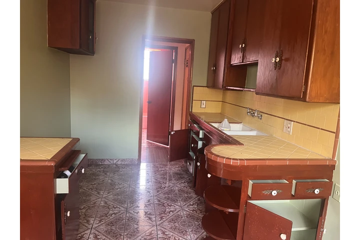 $1900 : Apartment in Huntington Park image 6