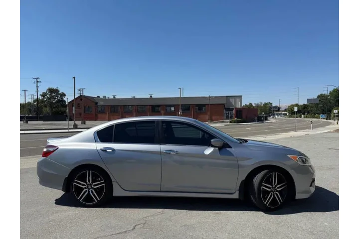 2017 Accord Sport image 5