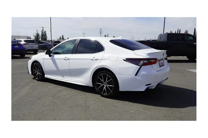 $27984 : 2022 Camry SE Sedan 4D image 8