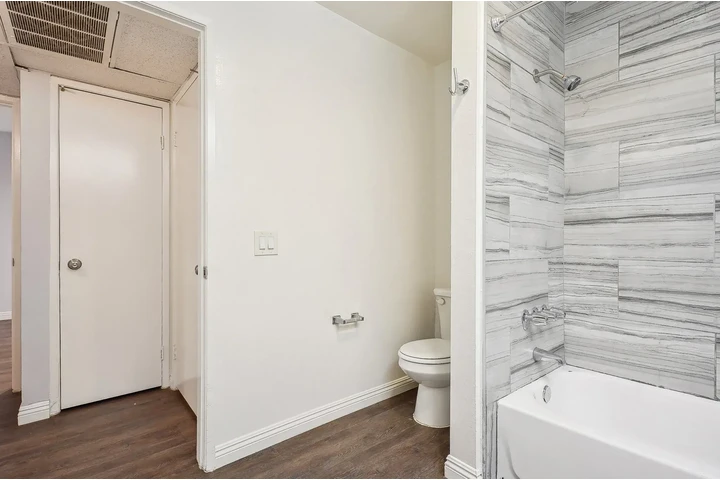$1100 : Cozy 1-Bedroom and 1-Bathroom image 7