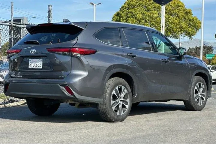 $30063 : Toyota Highlander 2022 XLE 4 image 4