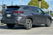 $30063 : Toyota Highlander 2022 XLE 4 thumbnail