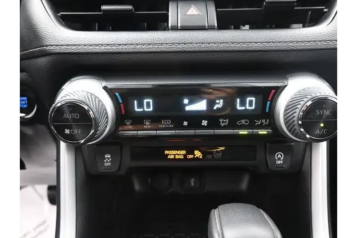$18849 : Toyota RAV4 2021 XLE 4dr SUV image 3