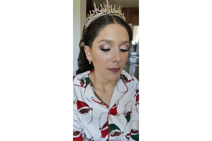 MAQUILLAJE Y PEINADO image 2