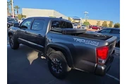 $28695 : Toyota Tacoma 2017 4x4 TRD P thumbnail