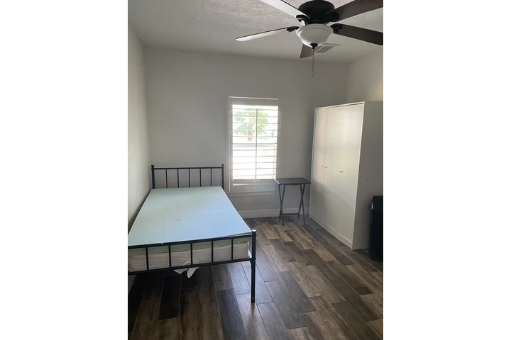 $700 : Renta cuarto privado image 1