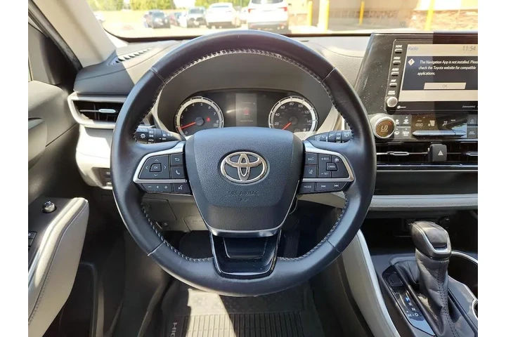 $27998 : Toyota Highlander 2020 LE 4d image 9