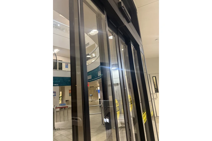 Limpieza de ventanas comercial image 4