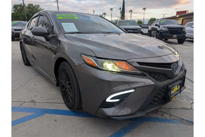 $21995 : 2020 Camry SE image 3