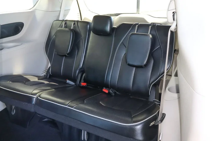 $27988 : 2023 Pacifica Hybrid Limited image 10