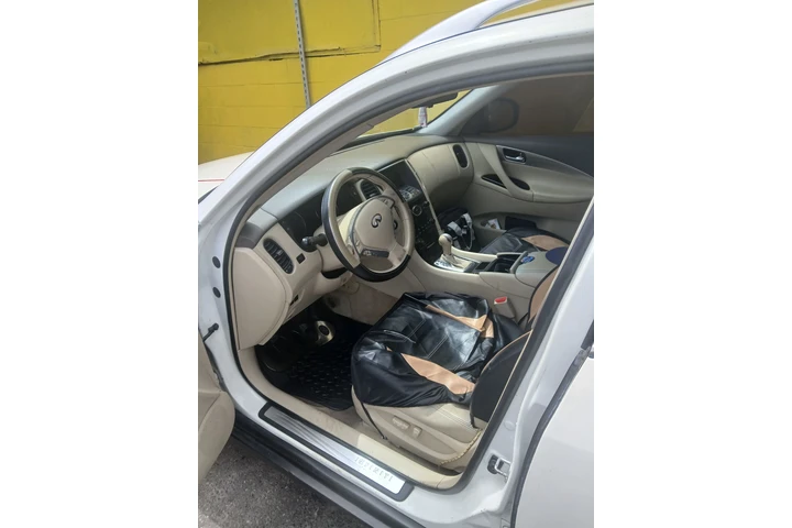 $4500 : Infiniti 2010 image 4