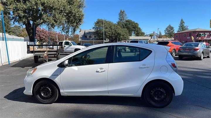 $3900 : 2013 TOYOTA PRIUS C image 8