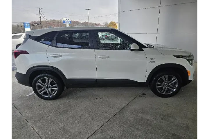 $18990 : Kia Seltos 2023 AWD LX 4dr S image 6