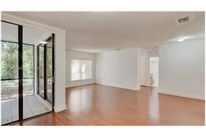 $2425 : Rental property with 3 bedro image 1