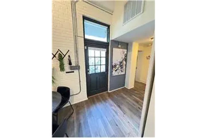 $2700 : Rental property with 2 bedro image 8