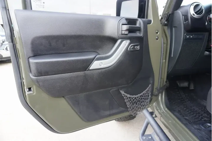 $13988 : Jeep Wrangler Unlimited 2015 image 8