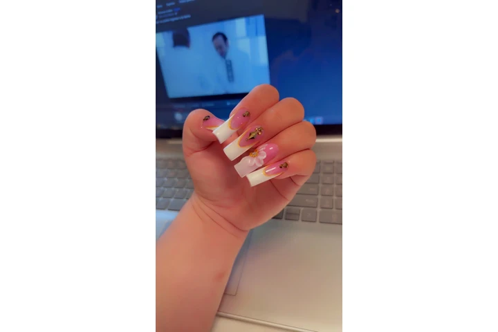 Manicurista image 1