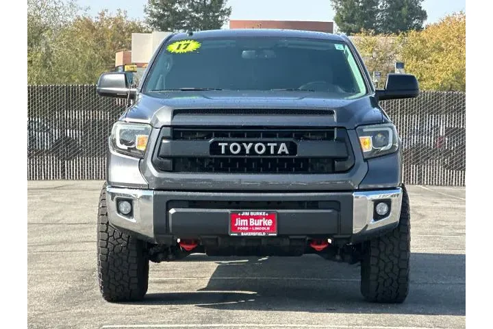 $28705 : Toyota Tundra 2017 4x4 SR5 4 image 8