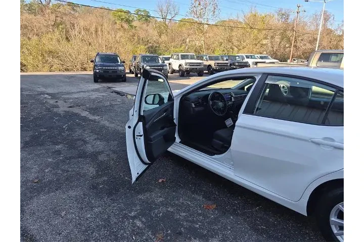 $25988 : Toyota Camry 2026 LE 4dr Sed image 9