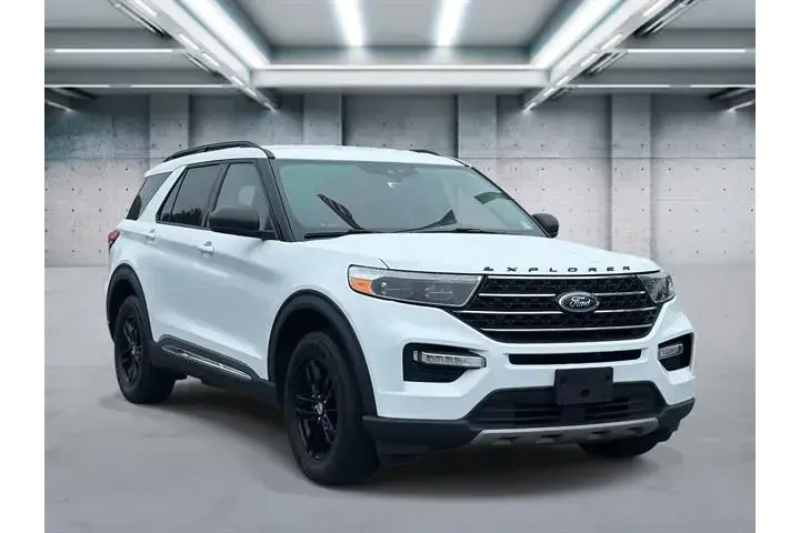 $18795 : Ford Explorer 2021 AWD XLT 4 image 2