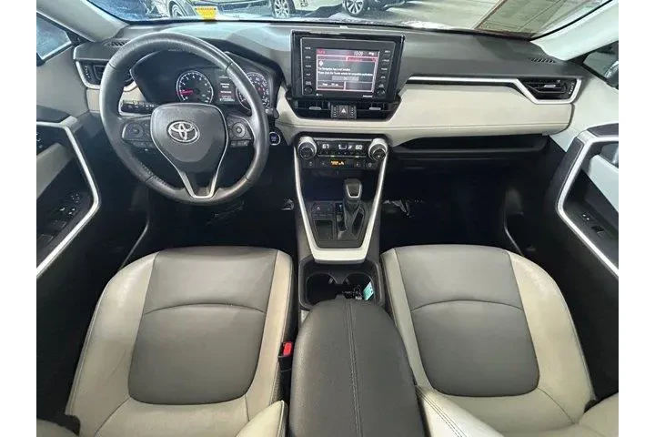 $19632 : Toyota RAV4 2020 XLE Premium image 10