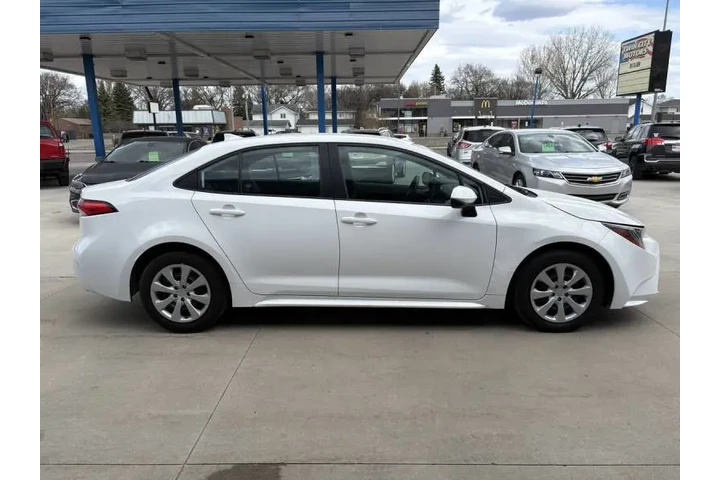 $14990 : 2022 Corolla LE image 6