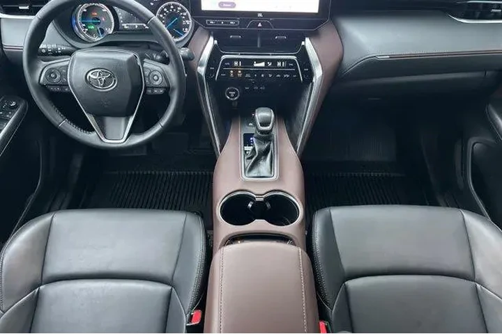 $33900 : Toyota Venza 2023 AWD XLE 4d image 6