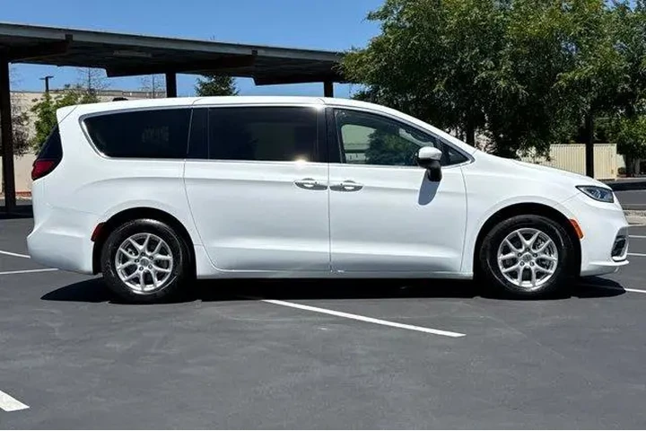 $22998 : Chrysler Pacifica 2023 Touri image 10