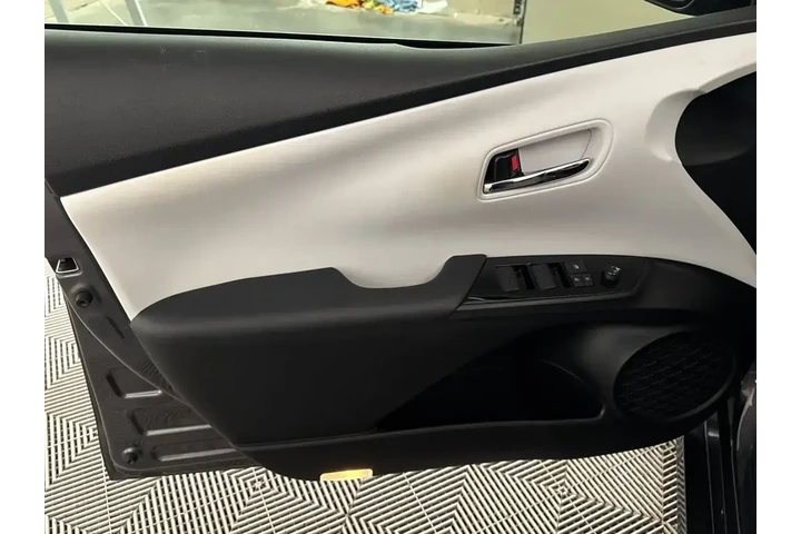 $19900 : Toyota Prius 2019 L Eco 4dr image 10