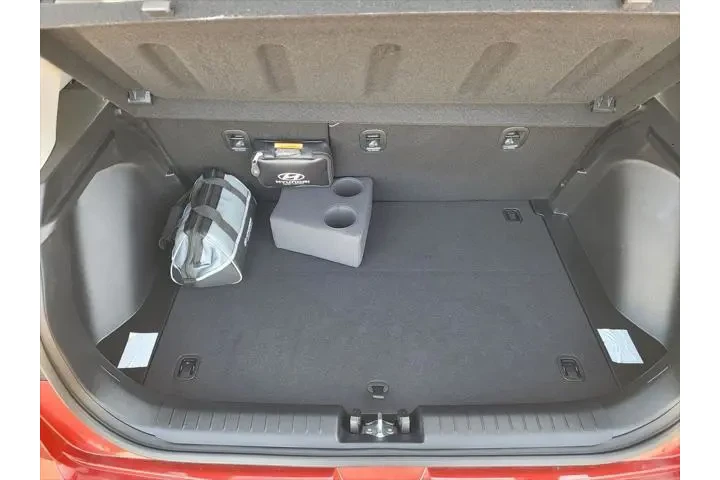 $20094 : Hyundai VENUE 2025 SE 4dr Cr image 6