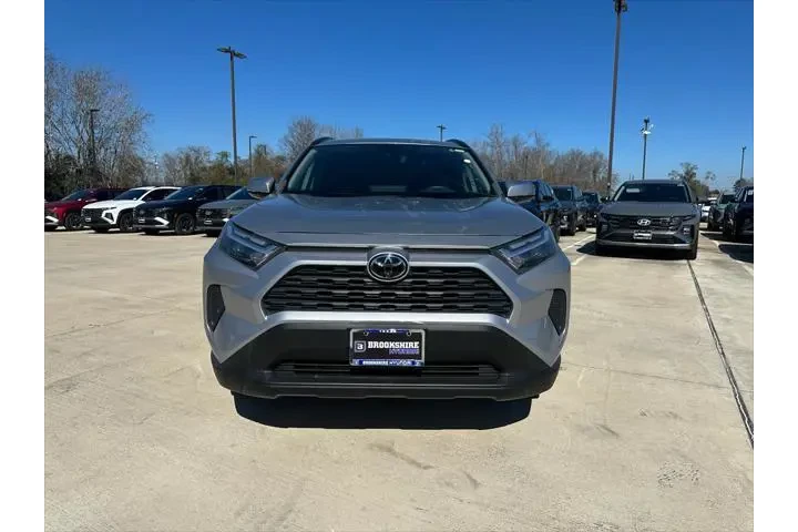 $27897 : Toyota RAV4 2023 XLE 4dr SUV image 2
