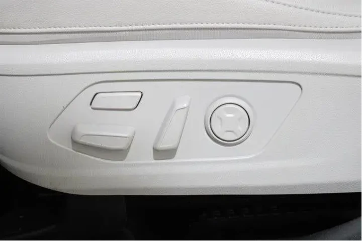 $27892 : Kia Sorento Plug-In Hybrid 2 image 4