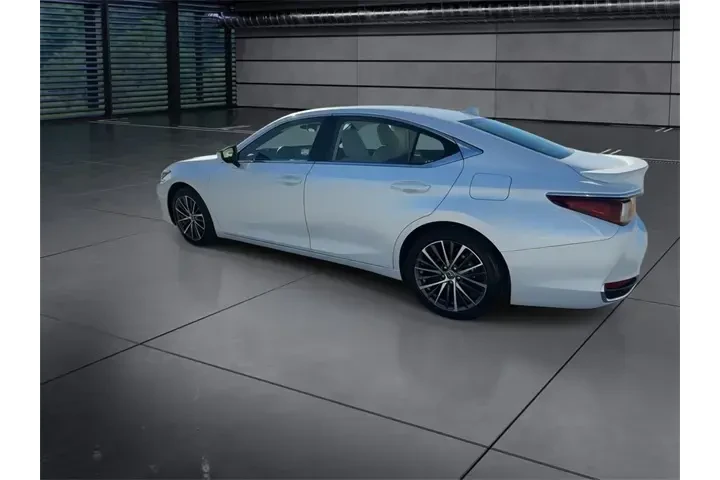 $38988 : Lexus ES 300h 2023 4dr Sedan image 6