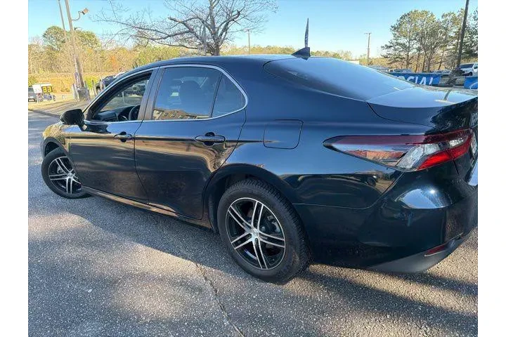 $21039 : Toyota Camry 2021 LE 4dr Sed image 5