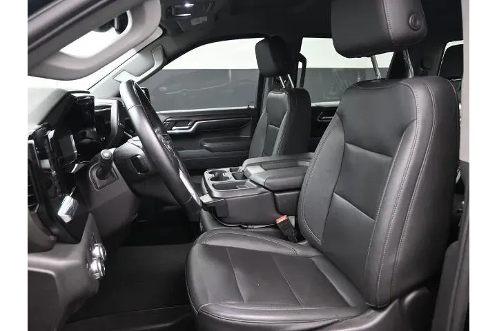 $39485 : GMC Sierra 1500 2024 4x4 SLT image 2