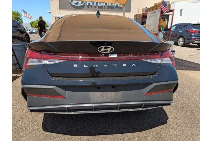 $20451 : Hyundai ELANTRA 2024 SEL 4dr image 4