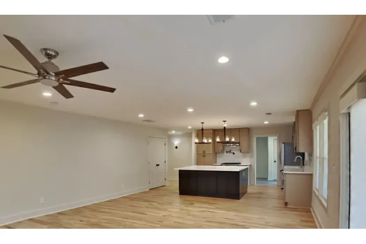 $1567 : Nice2Beds2Baths in Atlanta, GA image 3