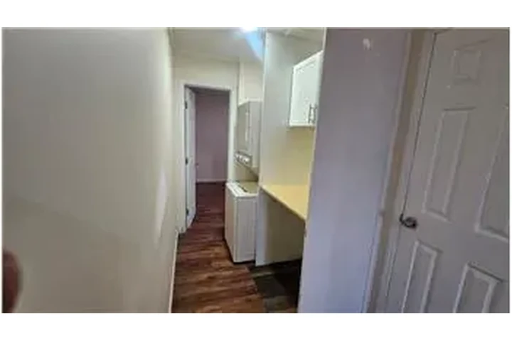 $1000 : Rental property with 1 bedro image 3