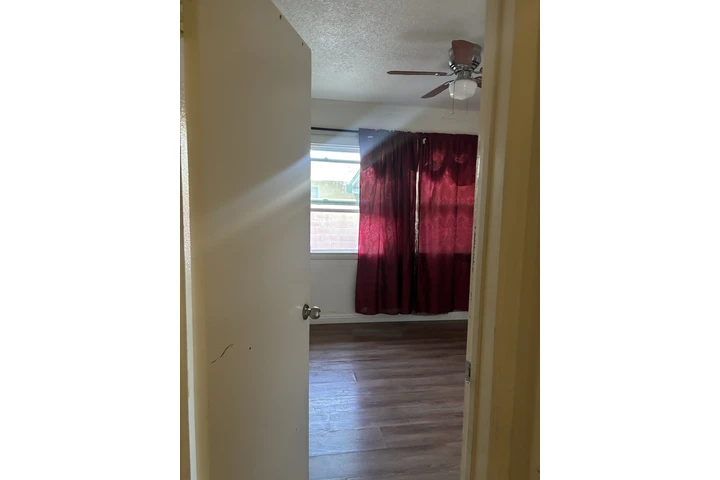 $900 : Cuarto de renta image 4