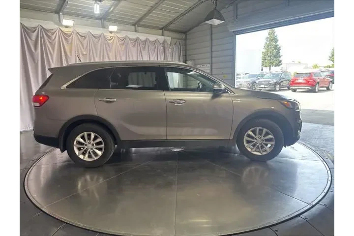 $9999 : Kia Sorento 2017 LX V6 4dr S image 4