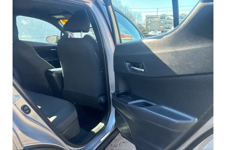 $12499 : 2019 C-HR LE image 9