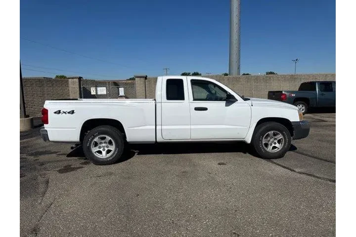 $10982 : Dodge Dakota 2005 4WD SLT 4d image 8