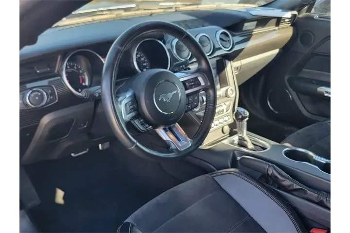 $17545 : Ford Mustang 2021 EcoBoost P image 1