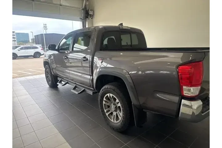 $24447 : Toyota Tacoma 2017 4x2 TRD O image 8